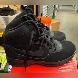 New Nike Manoadome men’s boots - DISPLAY PAIR